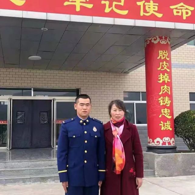 三级消防士刘书奎老妈,自从穿上这身"火焰蓝"我倍感光荣,坚守在