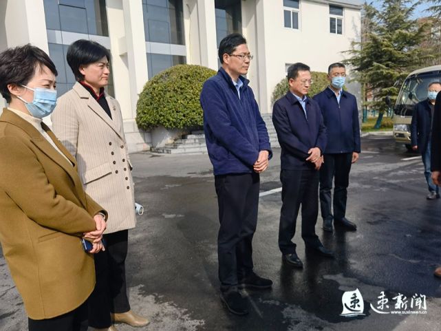 闫辉一行先后来到市供电局大气国控站点,宿豫区政府大气国控站点,宿豫