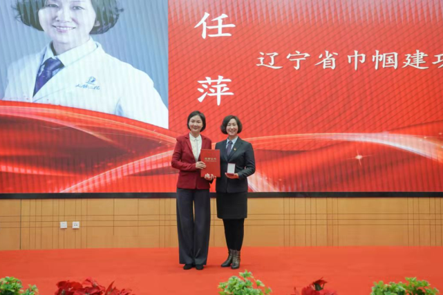 市妇联主席高飞与女医务人员共度"三八"国际妇女节