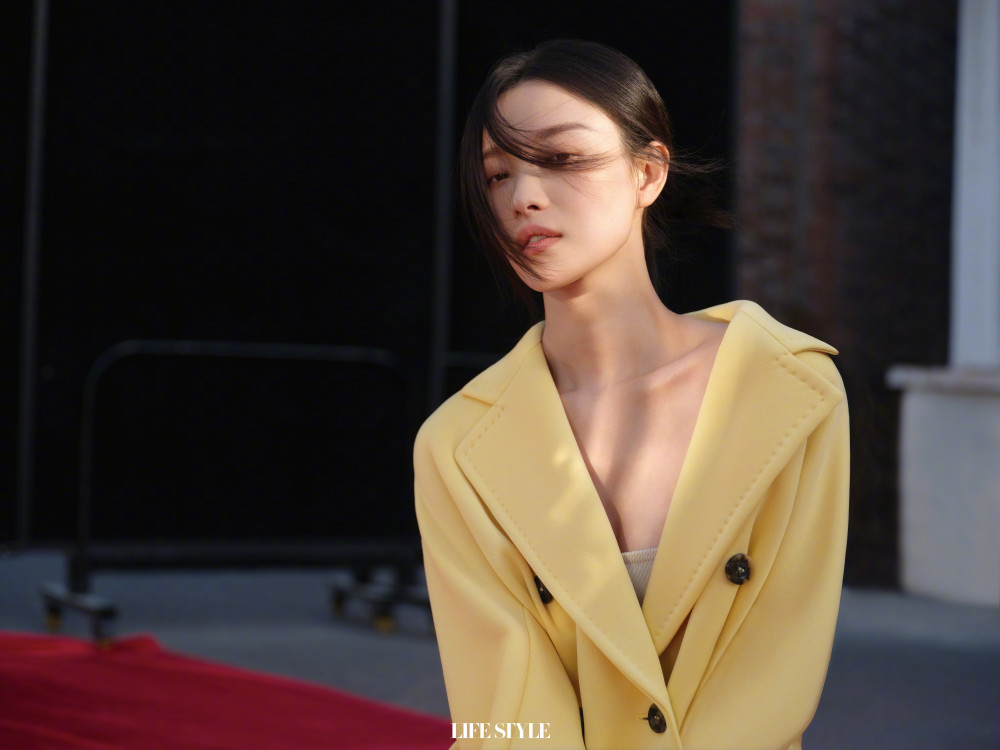 倪妮封面写真格调高冷性感迷人