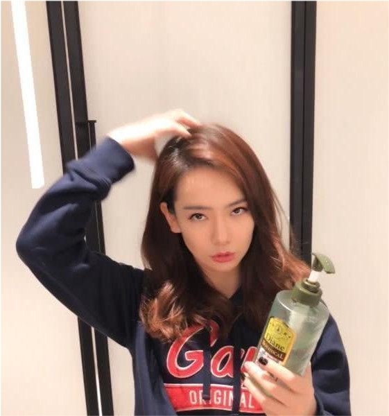 戚薇头发又多又柔顺自曝全是洗出来的护发秘籍太实用脱发女孩直呼有救