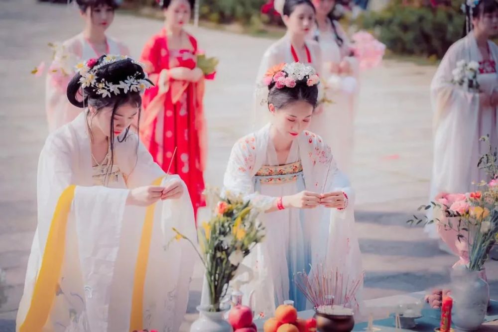 以"祭花神"之礼为百花庆祝生日更献上自己对于春天的祝福活动时间:3月