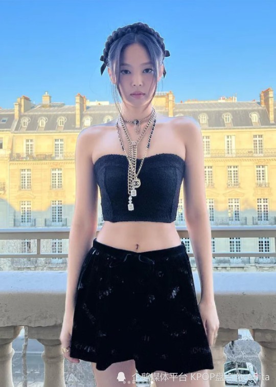 blackpinkjennie全身散发着名牌魅力