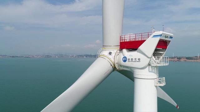 中国海上风力发电机机舱可以起降直升机一台就能转出4亿元