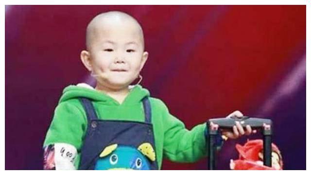 原本这个年龄的孩子,都在过着普通幼儿的生活.
