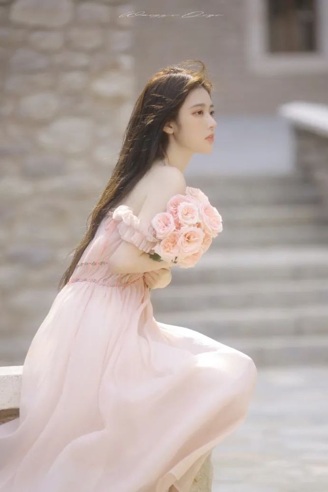 牙歪还能被说幼态美女天花板