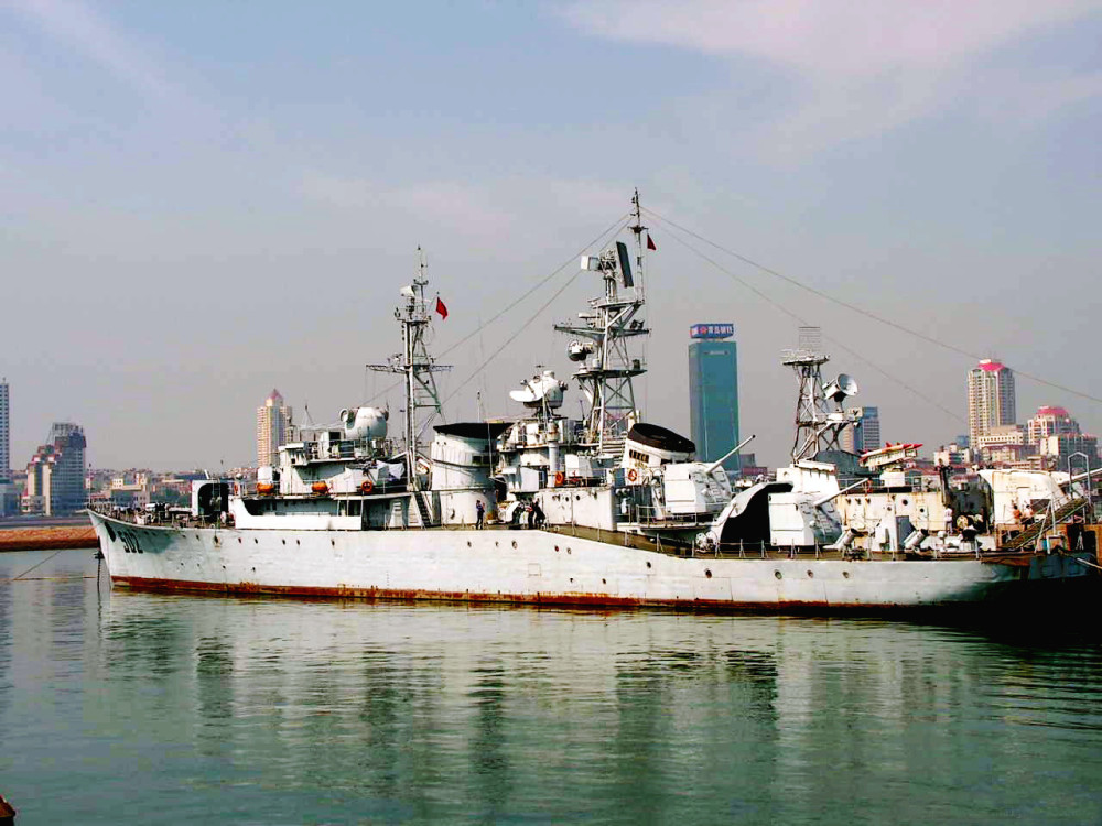 中国南充号护卫舰