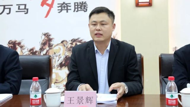 汇报会上,王景辉首先代表学校向专家组的到来表示热烈的欢迎;其次介绍