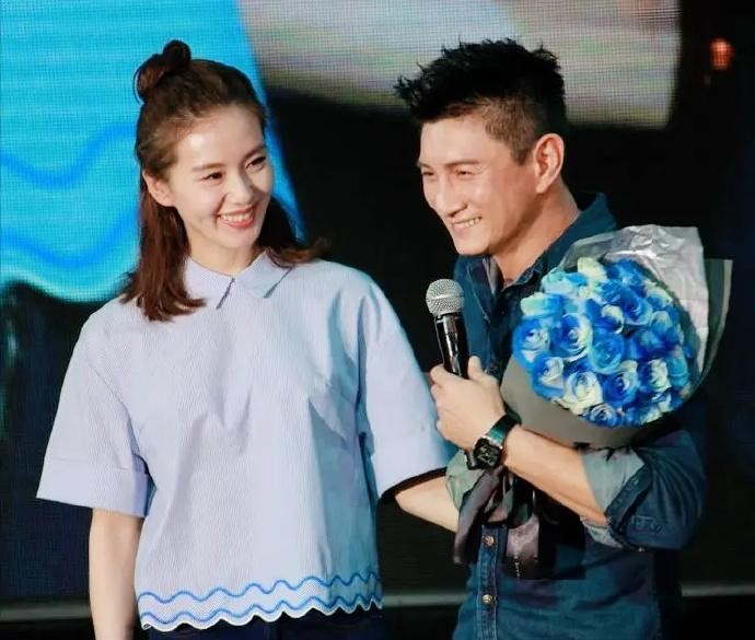 刘诗诗晒35岁庆生现场照手上没戴婚戒吴奇隆却缺席