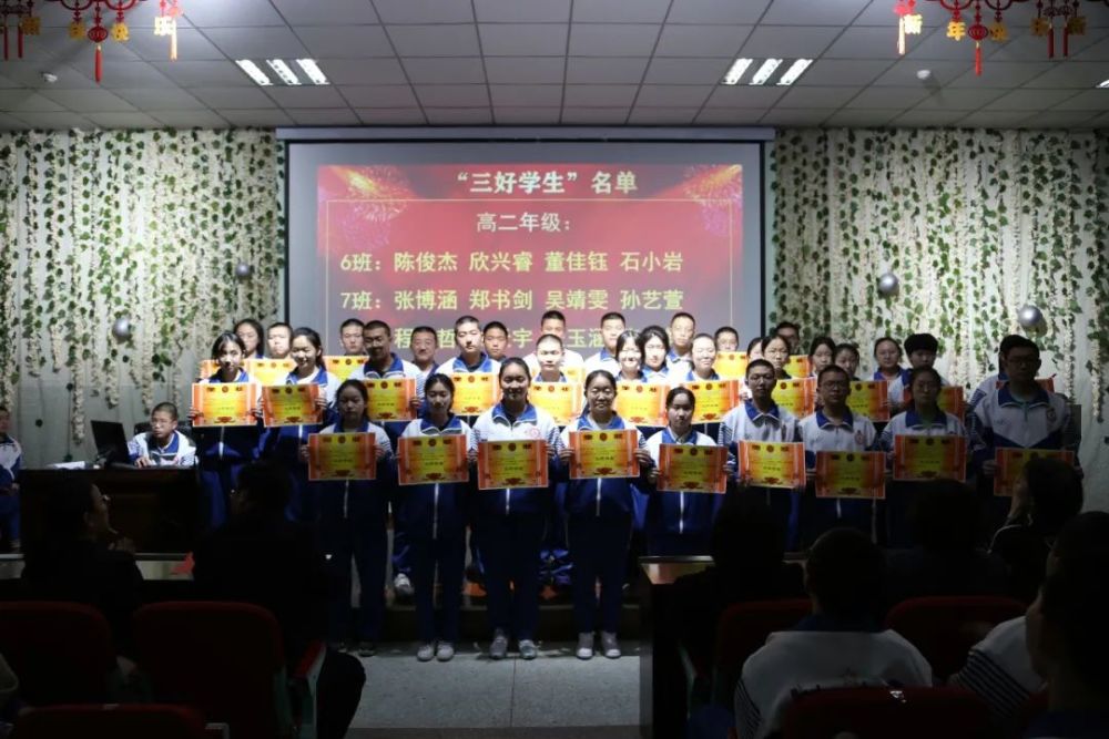 11班:陈祖涵 王子帆 马纬远 周 睿高一10班:付天润 颜茹玉 刘奕欣 宋