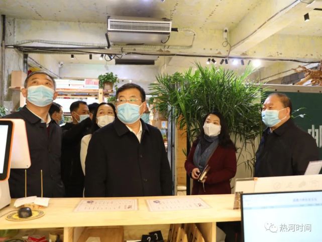 市创城第十指分挥部常务副指挥长,市政府副市长陆文龙,市委宣传部副