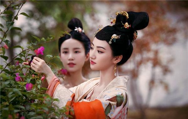 看到杨贵妃的真实体重后,女孩就笑不出来了