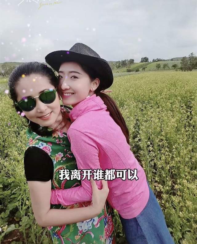 "公布讣告没有多久后,苏日曼的妈妈也在其视频账号上发文再次悼念女儿