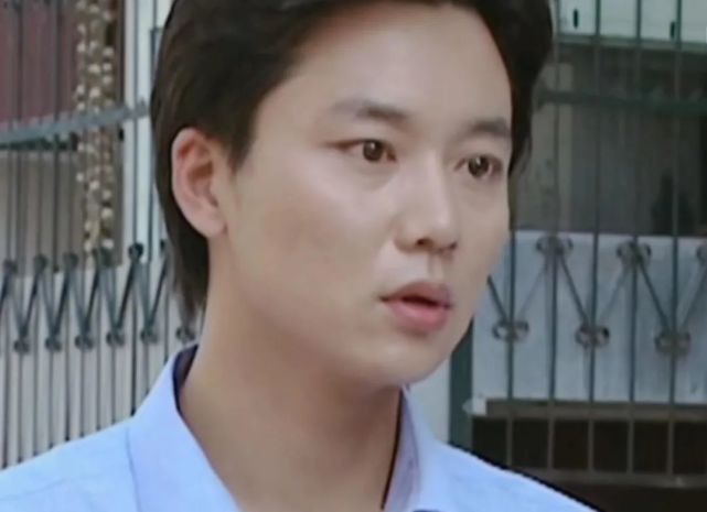 当年出演《重案六组》时,刘奕君还是个名不见经传的小配角.