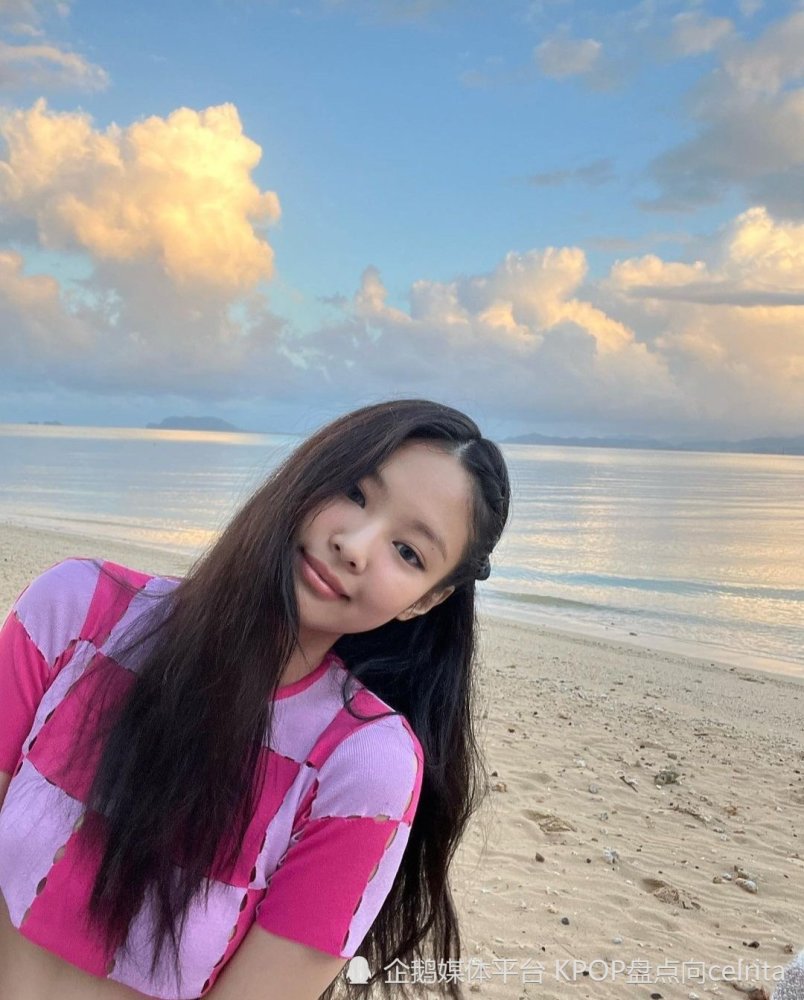jennie夏威夷最漂亮的粉色女孩照亮海滩的视觉效果
