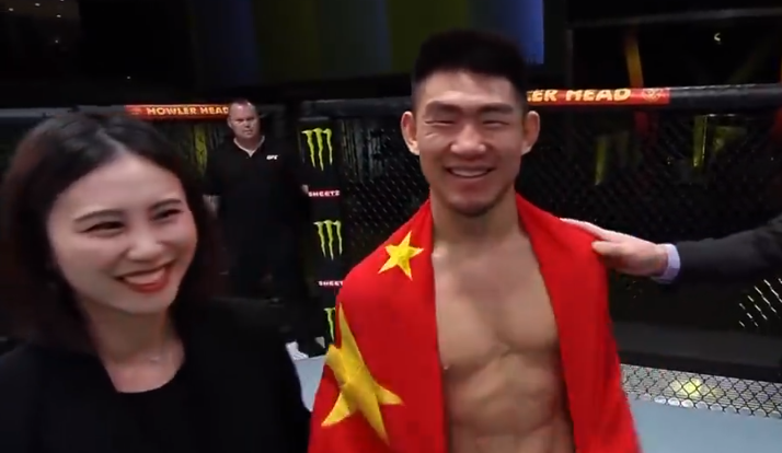 126秒ko宋亚东史诗级一战翻译老婆情绪激动赛后叫板舞王