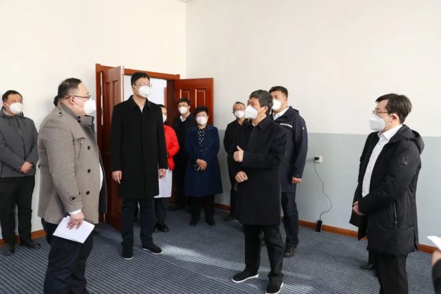 在梅河口新冠疫情定点救治医院,王爱明,牟大鹏等领导听取了医院院长