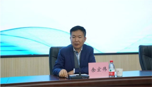 开幕式最后环节郑州市第一人民医院院长,胸痛评审专家余宏伟教授,辉县