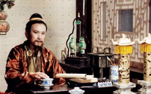 第一百一十九回里,为何宝玉贾兰要穿半新不旧衣服参加科举考试?