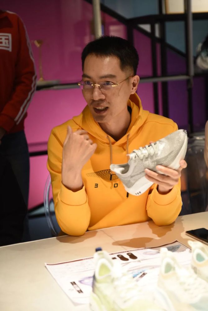 独家吴荣照鸿星尔克爆红之后
