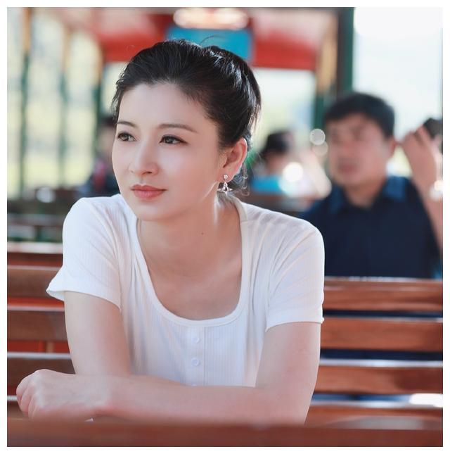 沈眉庄斓曦当红时结婚生子低调幸福十年成为丈夫的骄傲