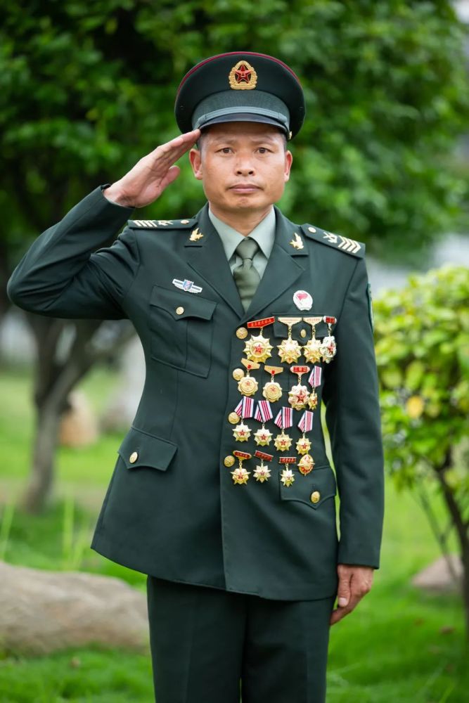 3位中国兵王有人拒绝百万年薪工作有人部队为他2次改士官编制有人退休