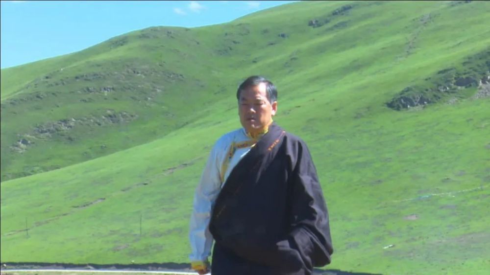 2005年班玛道杰成立了甘南州多吉工贸有限责任公司,先后承接了迭部