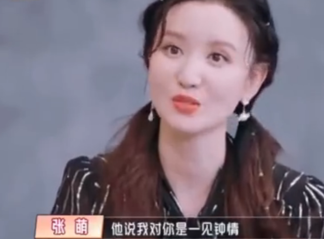 张萌晒度假照秀好身材,与老公吕超罕同框,夫妻俩吃烛光餐好甜蜜