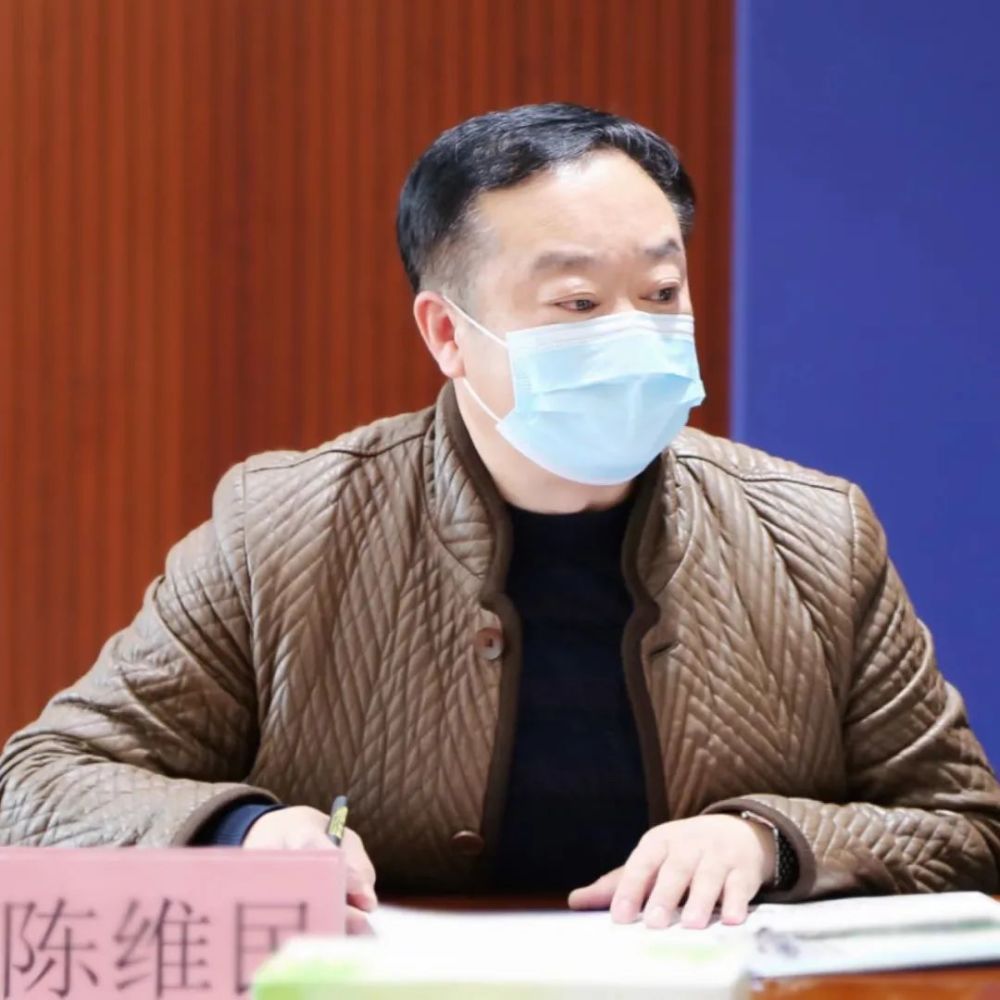 监委党风政风监督室负责人徐芳媛,东佳律师事务所主任陈维民应邀参会