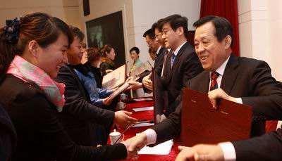 辽宁省庄河县英烈士公社的党委副书记和革委会副主任,并且在这个位置