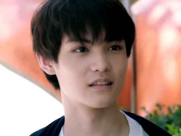 俊朗呆萌可爱,而少年时期的饰演者董祚杭和幼年时期的饰演者卢宇豪