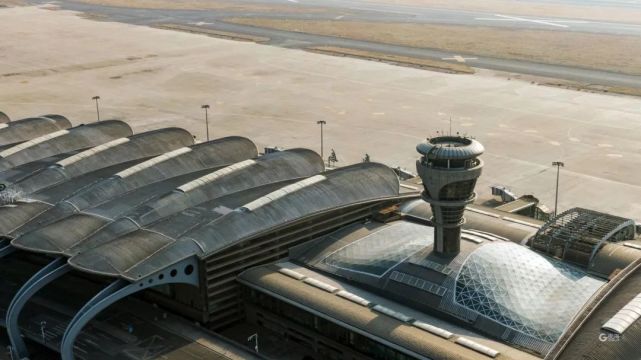 许多人很期待可以在《流浪地球2》中看到青岛的"老机场.