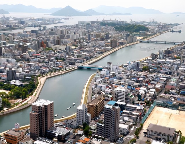 然而日本却在十几年后就对广岛,长崎进行了重建,到现在都成了发达城市