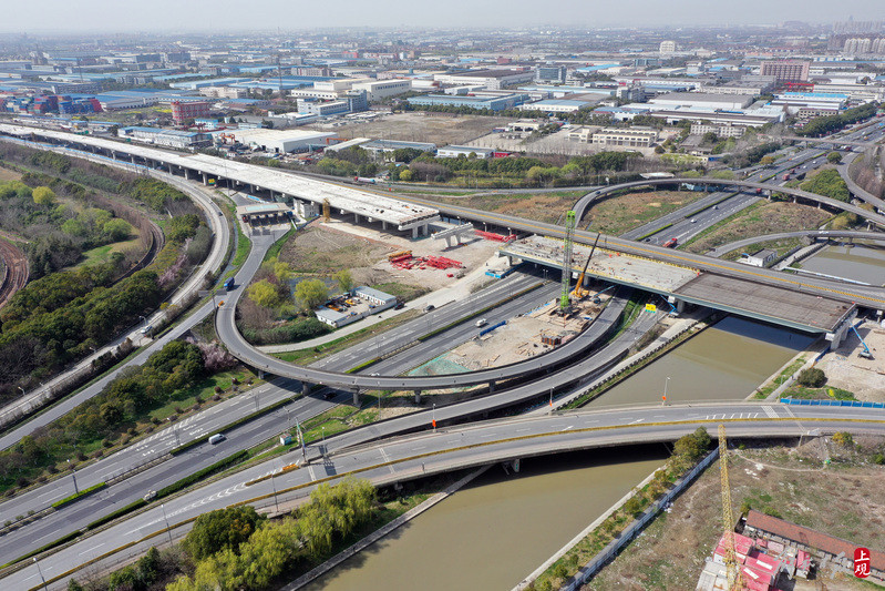 宝山这条高速公路迎来建设节点沿江通道跨蕰川公路工程结构贯通