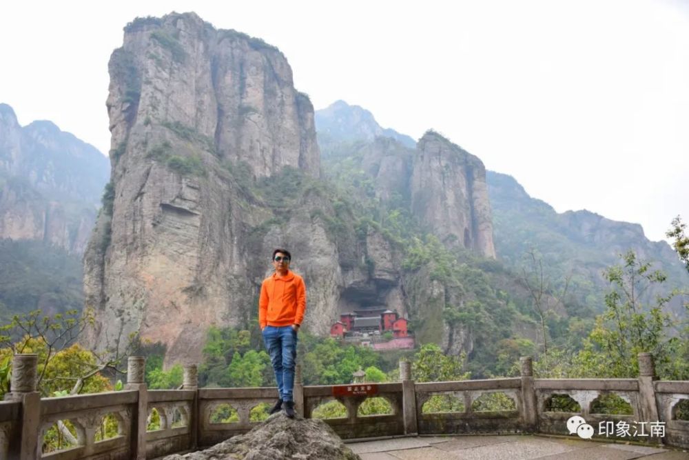 果盒桥灵峰为雁荡山的东大门景区,总面积约46平方公里.