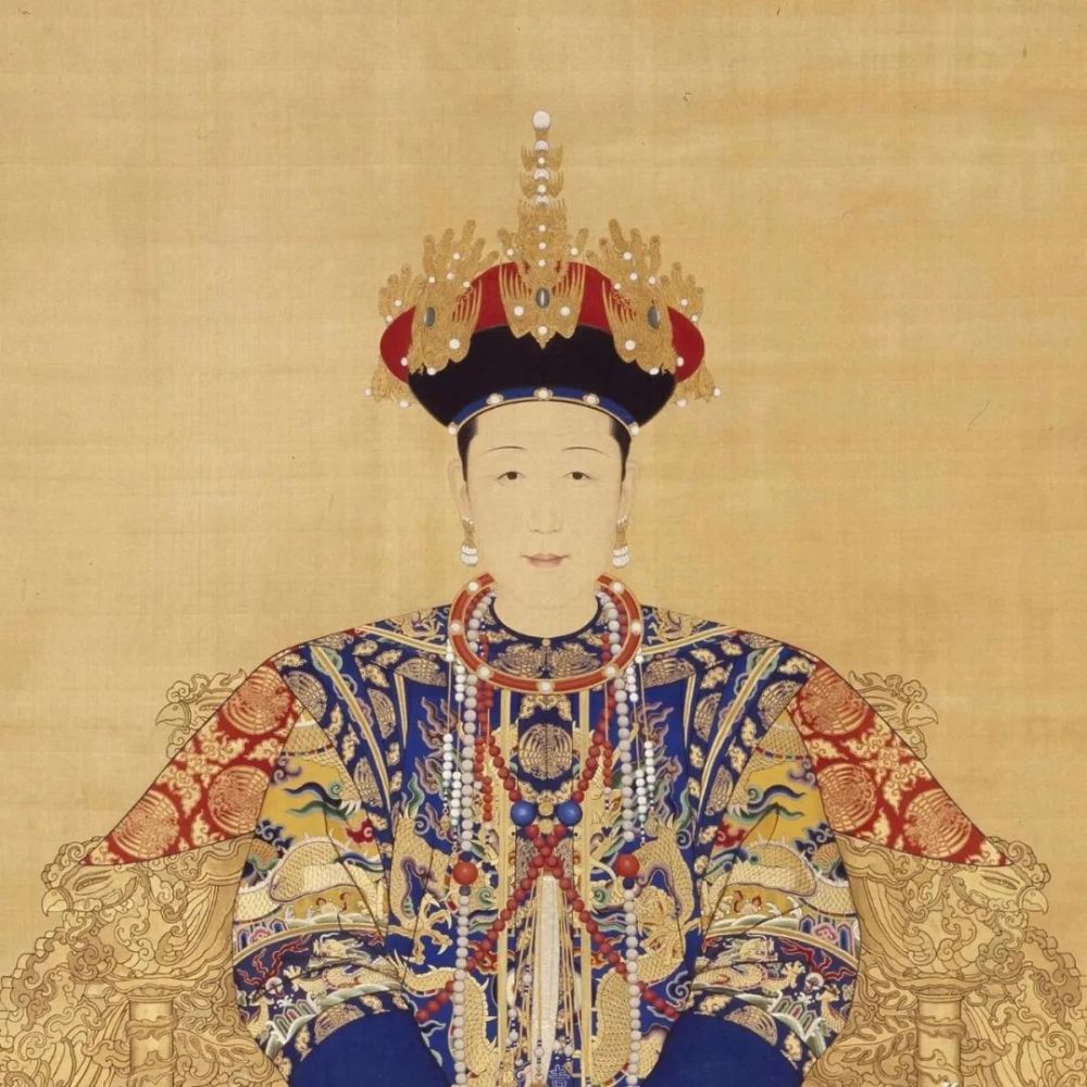 (德妃)朝服像这四位妃子在册封后的41年中再也没有晋封,在康熙中后期