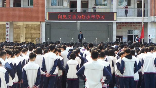 勇斗歹徒的见义勇为行为表扬尤溪一中文公分校一名中学生递送一封表扬