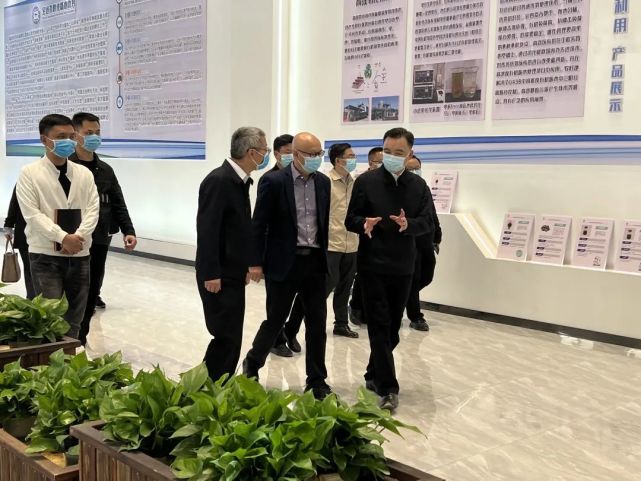 贵州省人大常委会副主任杨永英一行莅临福泉环保城指导调研