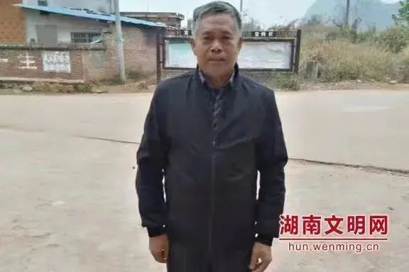 这位继父感动无数网友