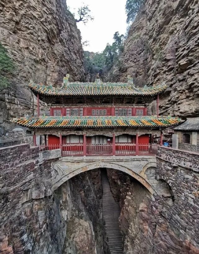 全国七座建在悬崖上的古寺,风光绝美:你去过几座?