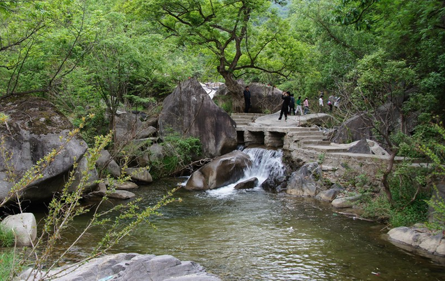 现在的龙潭沟景区,已然成为了南阳市的标志性景区,或许在不久的未来