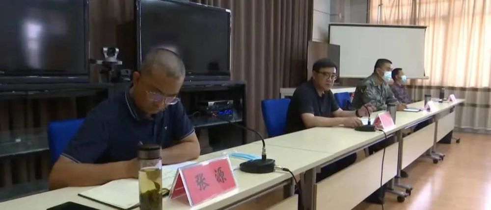 县委副书记,县长高云磊,郭书杰,张源,杨云峰参加会议.