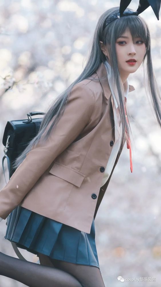 cos樱花下的兔女郎学姐樱岛麻衣cos正片大模