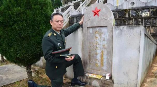 1987年老山轮战一等功臣王曙光被炸断双腿后如今近况如何
