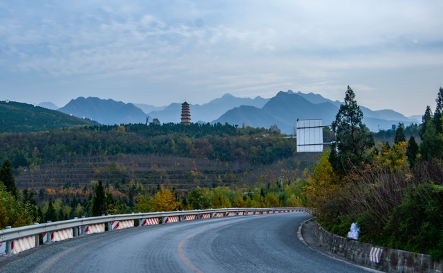 秦岭黑河峪口有座宝塔,隋文帝在此度假,白居易在此写长恨歌