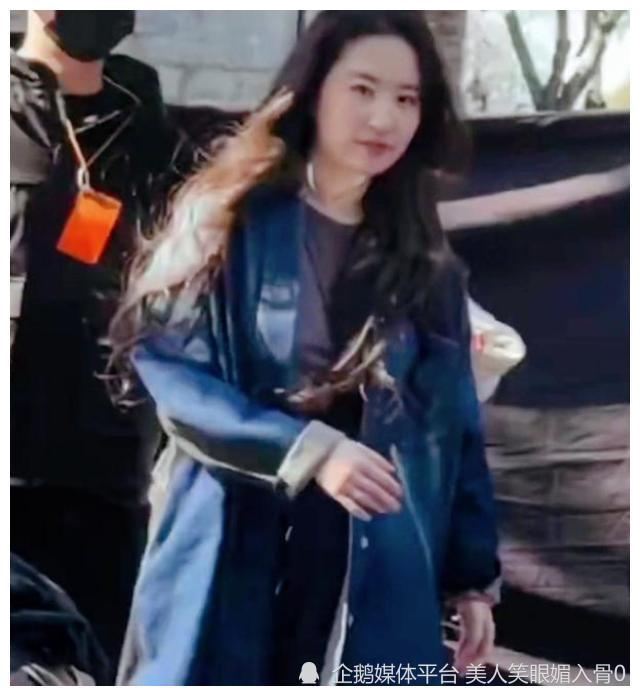 刘亦菲新剧路透照传出田园造型惹争议网友得罪了造型师吗