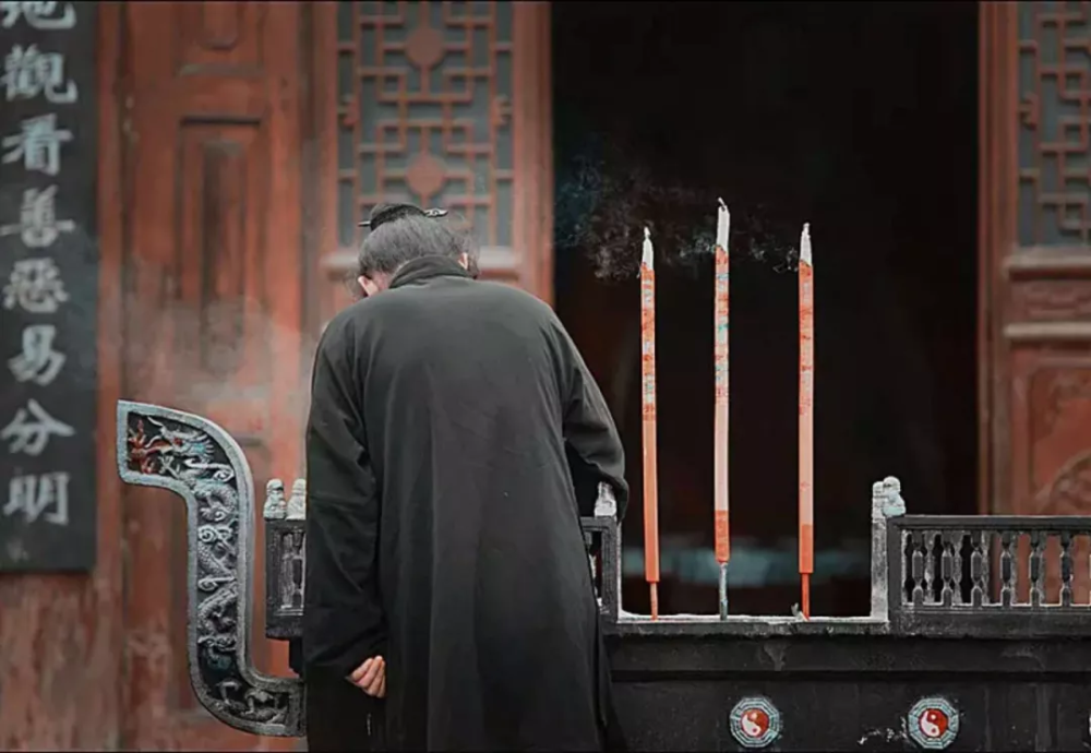 易中猎奇烧香时香火突然熄灭了怎么办是不详的预兆吗