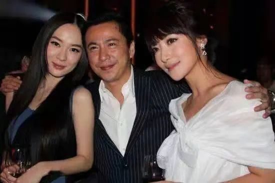 两人举止亲密,甚至有传言称霍思燕是华谊的交际花,这些都被华谊千金