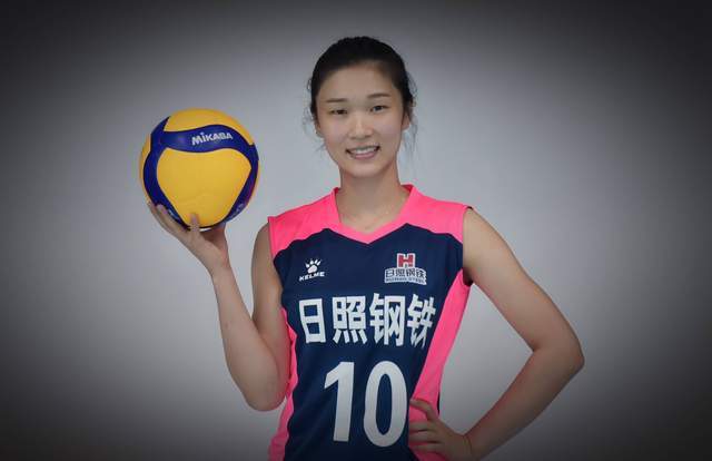 女排自由人组竞争激烈王梦洁并非唯一主力人选倪非凡还得努力