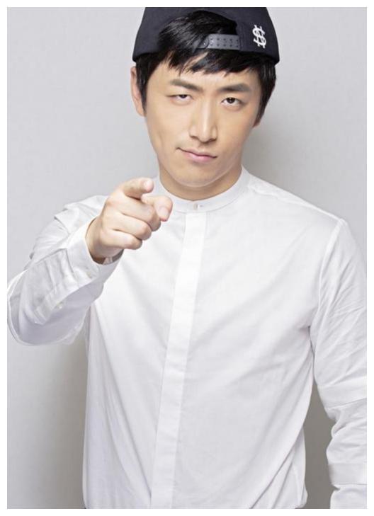 从幕后配音到喜剧演员再到全能型演员,白客向我们诠释了什么叫"越努力